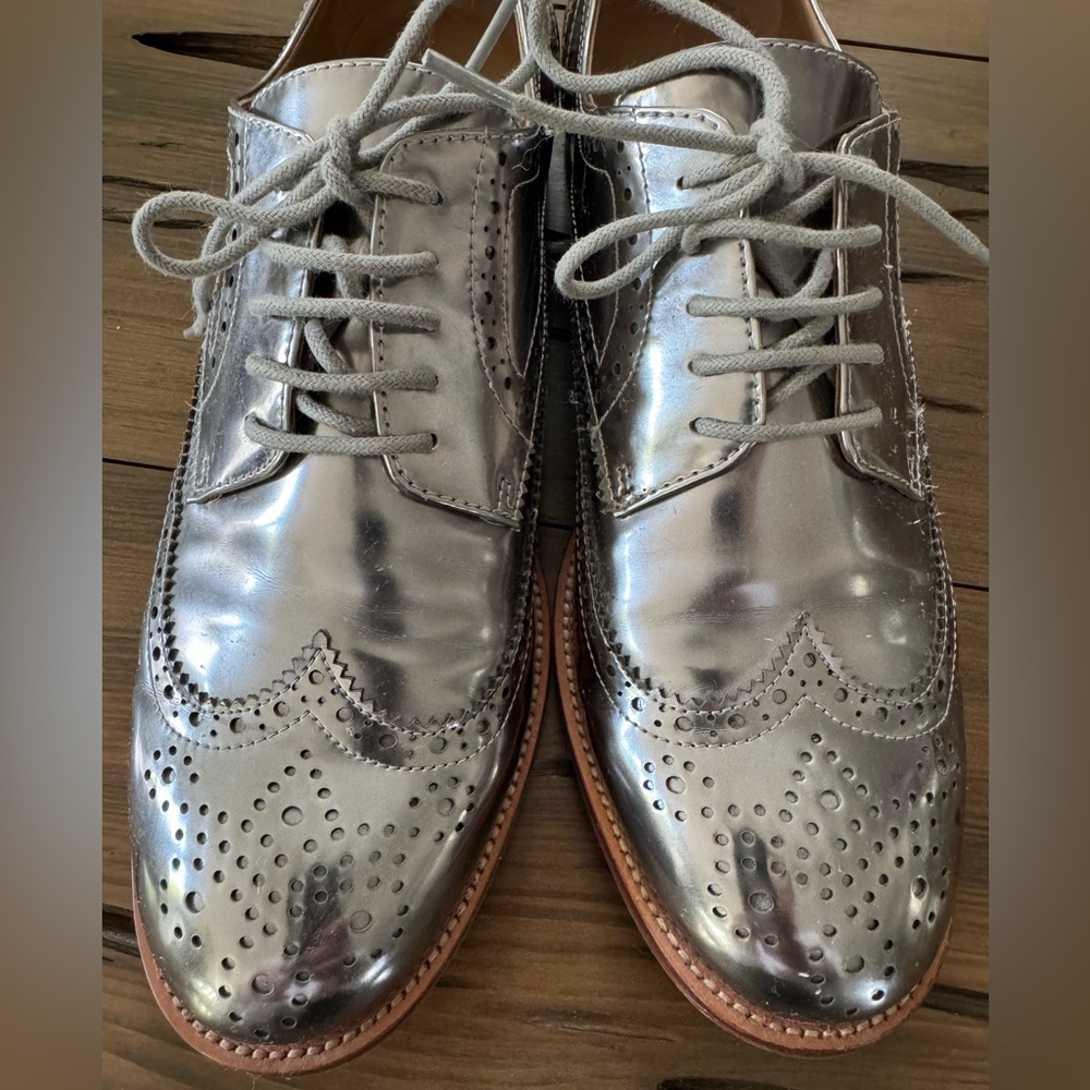 Banana Republic Leather Silver Wingtip Oxford Shoes